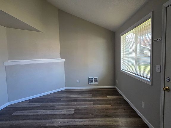 5th image of 4006 Satter Dr NE #1274