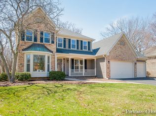 990 Acorn Hill Ln, West Chicago, IL 60185