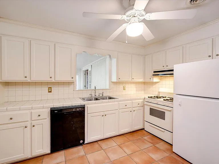 552 Whitehead Dr — Photo 7