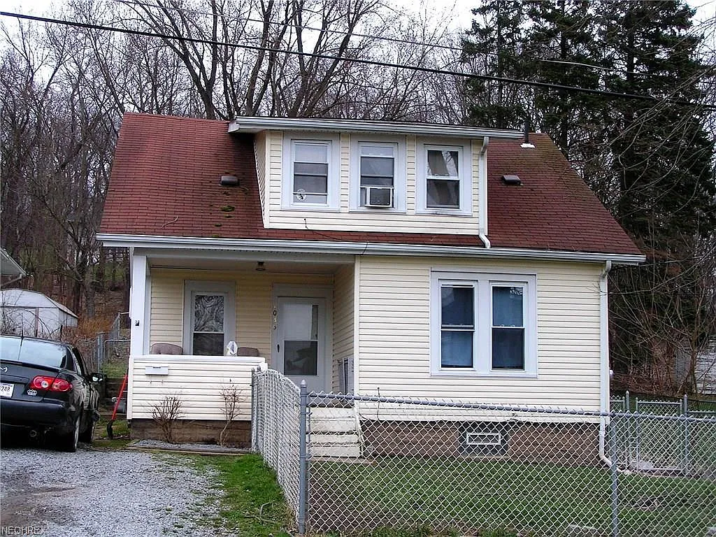 1036 Riverview St photo 1