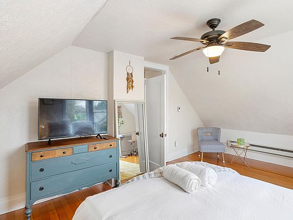 3rd image of 1217 SE Rhone St #1217