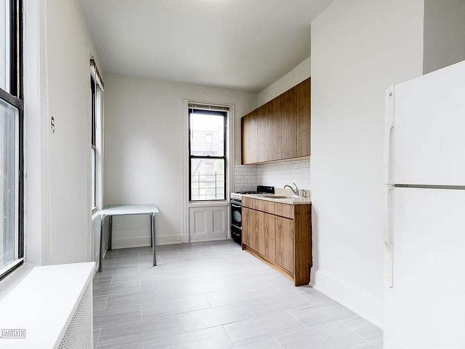 2nd image of 1817 Greene Ave #2
