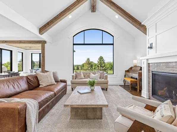 105 Spring Farm Rd, North Oaks, MN 55127