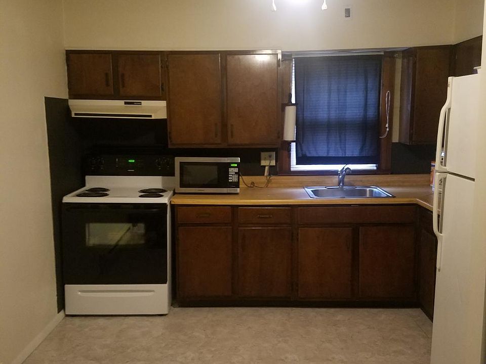 2nd image of 324 4th St APT C