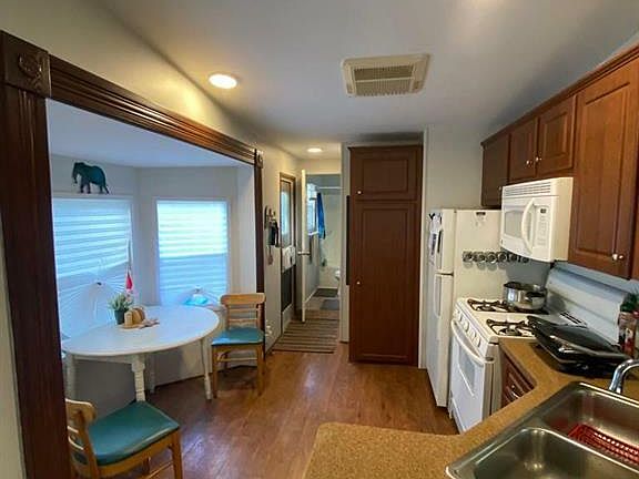 3rd image of 77719 Bluewater Hwy #35