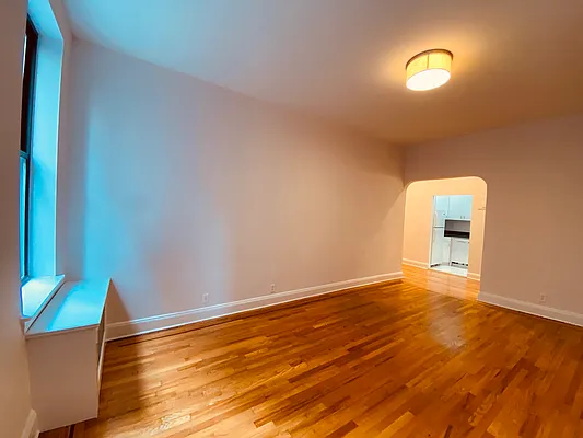 Rented by Metropolis Real Estate of Manhattan | media 2