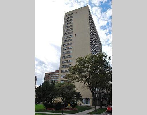 3rd image of 3130 N Lake Shore Dr APT 806