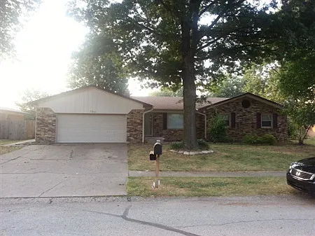 7769 Hollybrook Ln photo 1