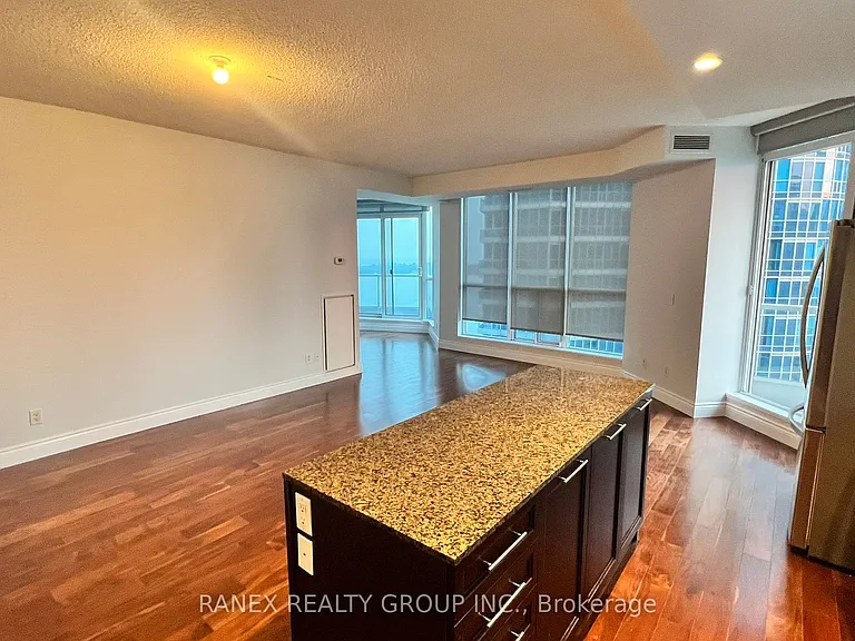 8 York St #2812 — Photo 14