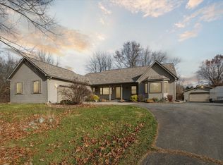 1171 Waterside Ln, Brighton, MI 48114