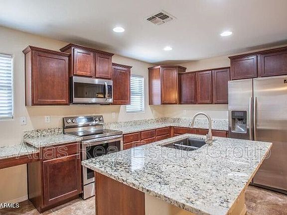 4th image of 32843 N Quarry Hills Dr