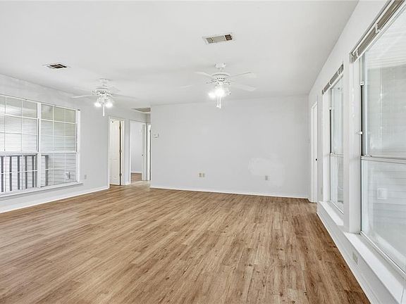 3rd image of 68164 Marion St