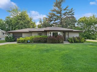 64 Collie St, Williams Bay, WI 53191