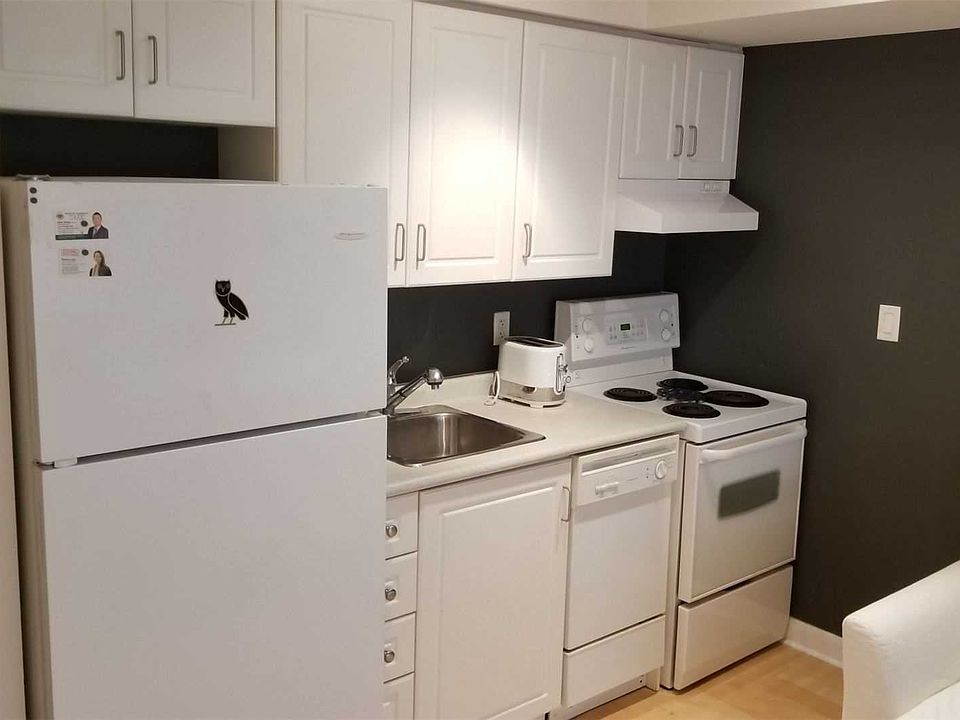 2nd image of 210 Victoria St #705