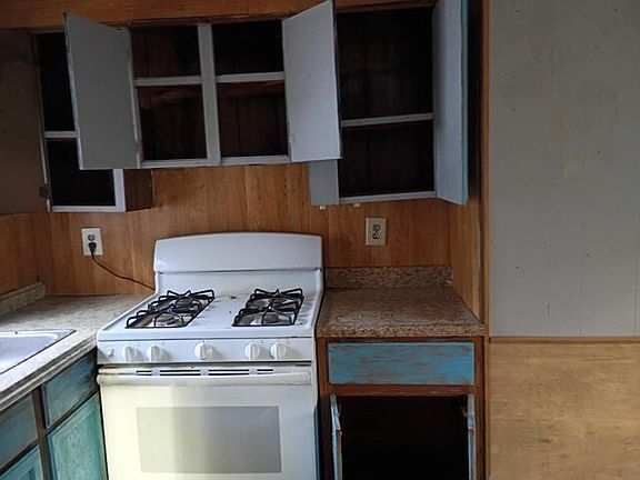 5th image of 713 N Linn St