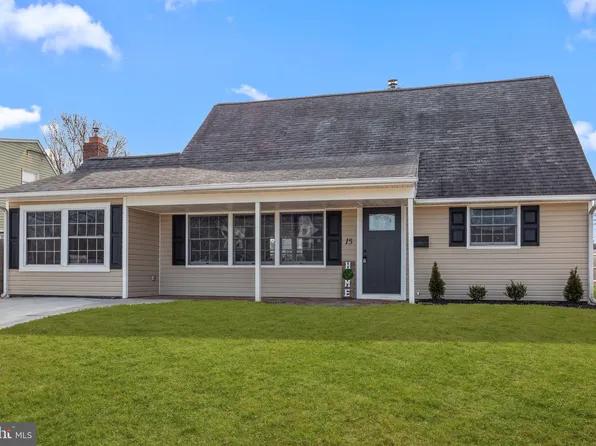 15 Kentucky Ln, Levittown, PA 19055
