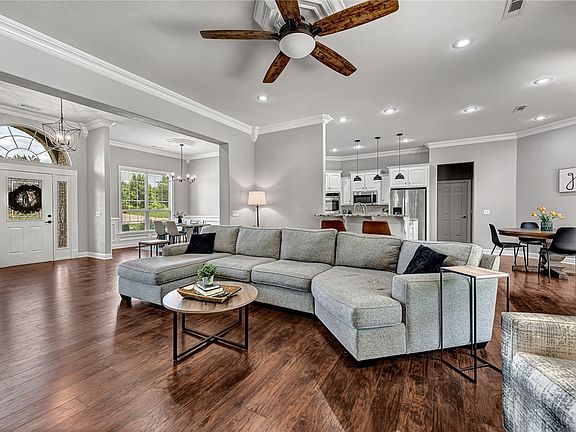 4th image of 455 Monterey Pl