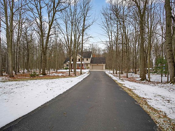 3rd image of 2040 E Roxbury Ct