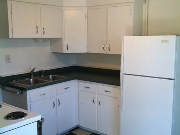 21 Main St, 21 Main St #5, West Lebanon, NH 03784