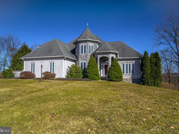 9 Ridgewood Rd, Glen Rock, PA 17327