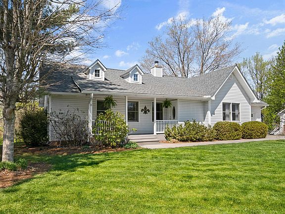 3rd image of 1505 Hardwood Dr