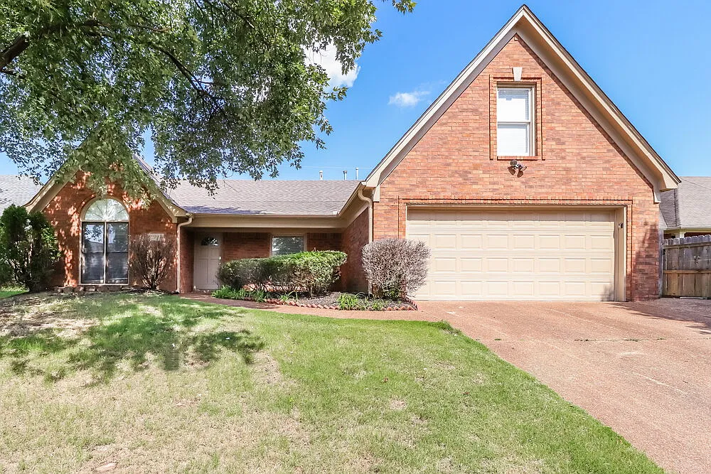 4 bed, 2.0 bath, 2170 sqft, $2,320 — Photo 1