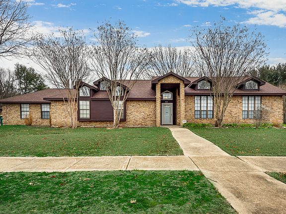 2nd image of 929 E Cannady Cir