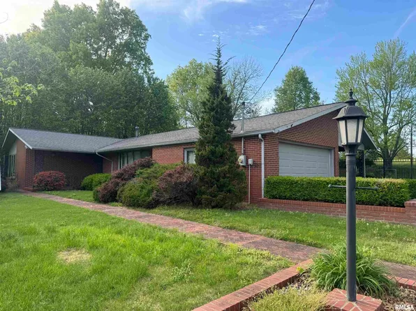 908 W Grand Ave, Carterville, IL 62918