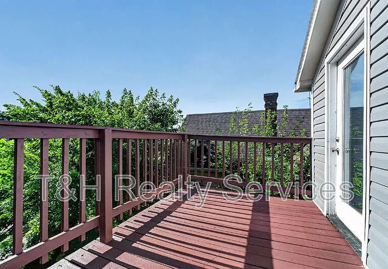 210 N Keystone Ave — Photo 4