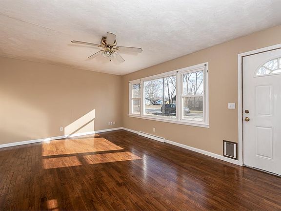 4th image of 224 N Village St