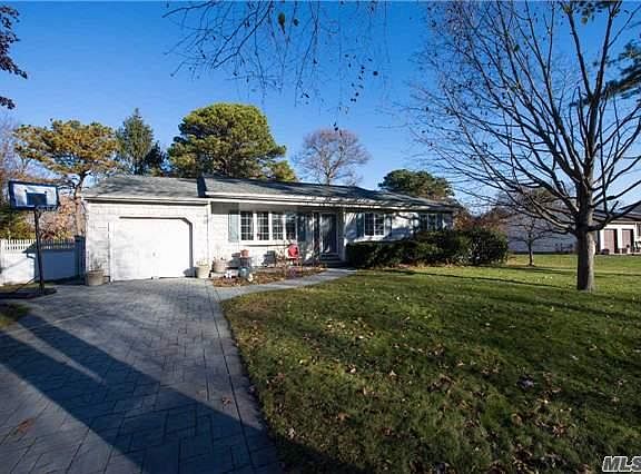 3rd image of 7 Taurgo Ln