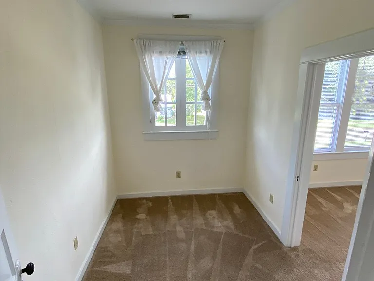 902 S Grove St — Photo 9