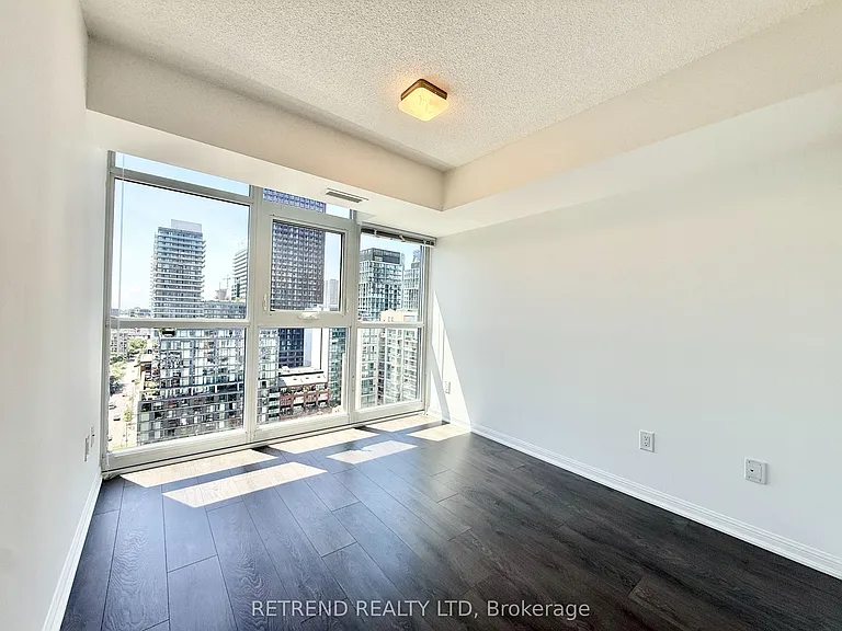 400 Adelaide St E #2204 — Photo 14