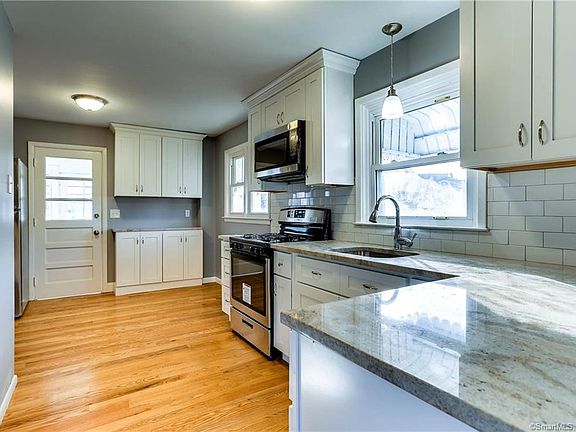 3rd image of 275 Harlem Ave