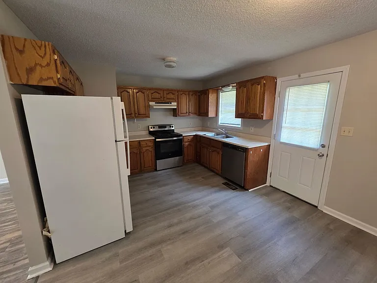 61-77 Mackenzie Ln — Photo 1