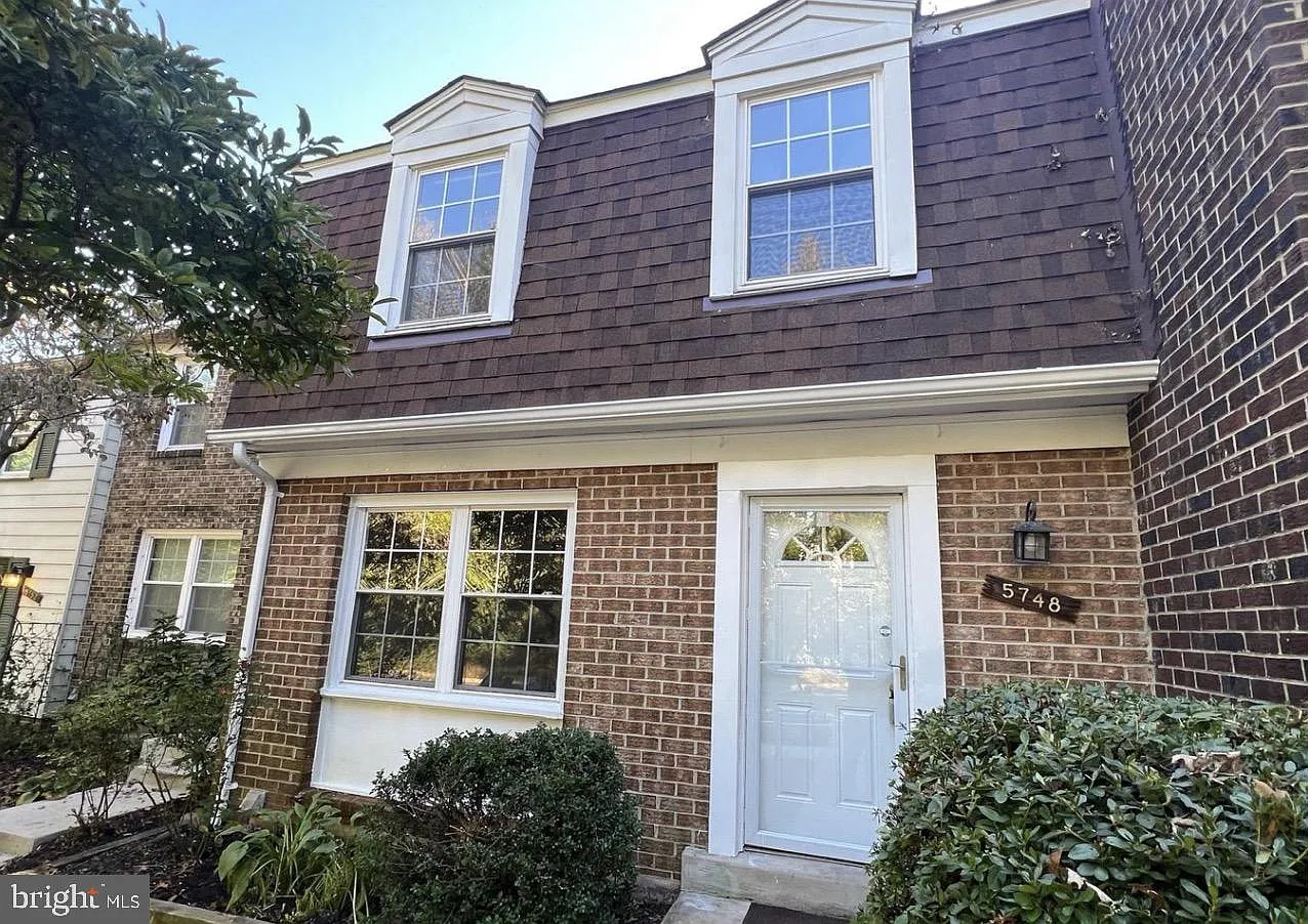 3 bed, 2.5 bath, 1896 sqft, $2,800 — Photo 1