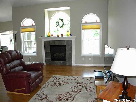 3rd image of 8475 Newbury Pl