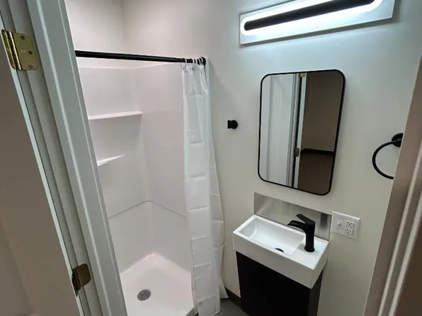 514 Quincy St #1, Hancock, MI 49930