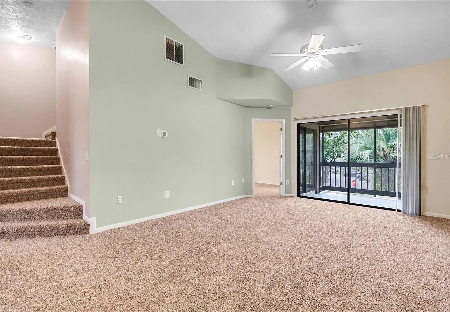 3 bed, 3.0 bath, 1182 sqft, $1,900 — Photo 4