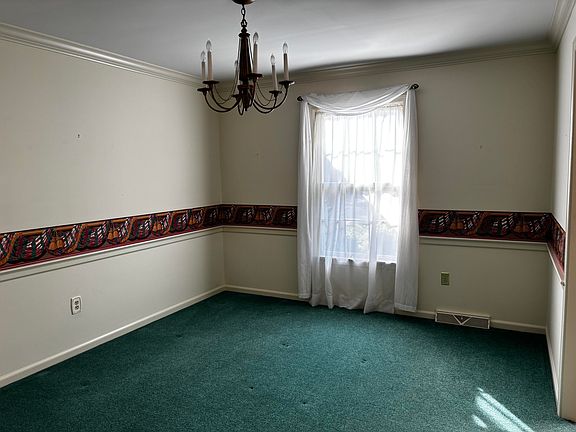 4th image of 139 Country Ln
