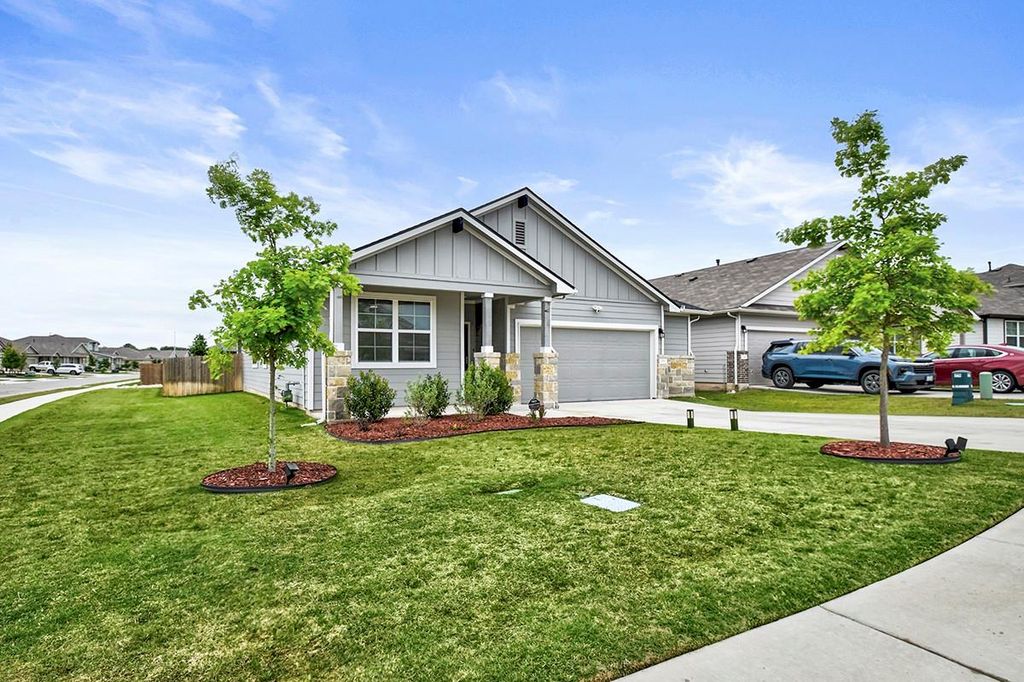 228 Greens Bayou Trl, Hutto, TX - View 2