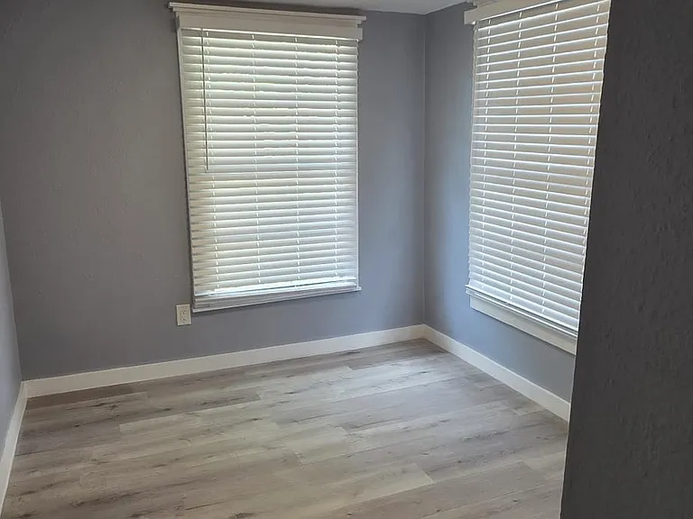 305 E Adalee St — Photo 20