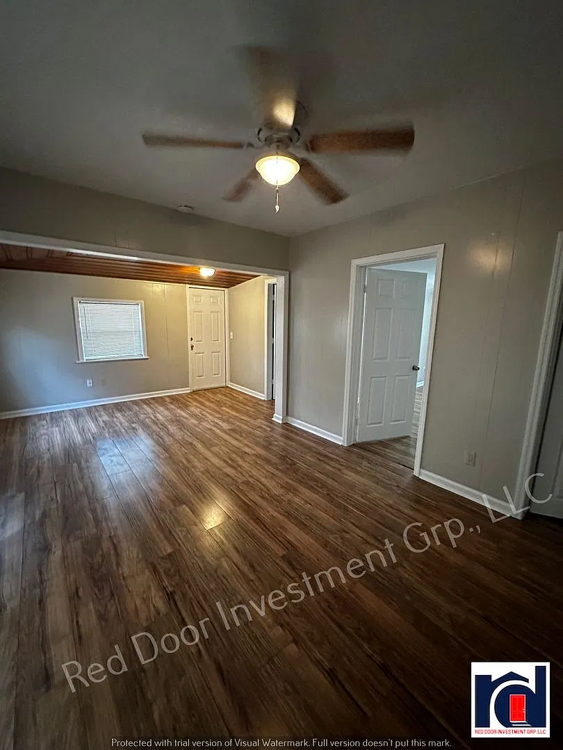 3 Bedroom/1 Bathroom — Photo 2