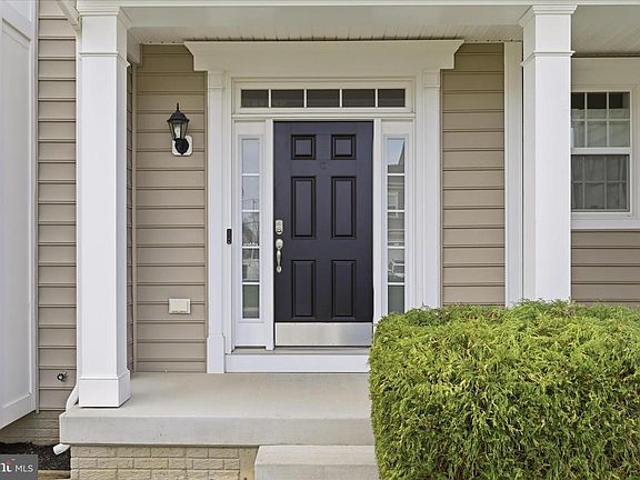 4th image of 294 Ticonderoga Dr