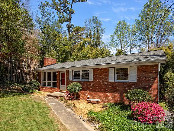 2nd image of 32 Hillendale Rd