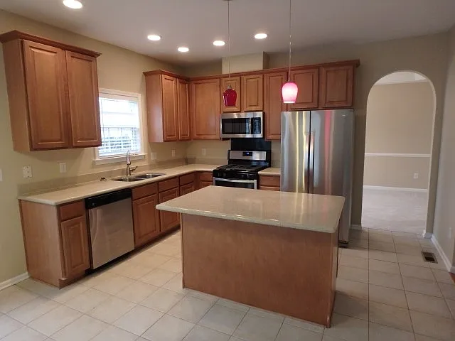 121 Hampton Lake Dr — Photo 4