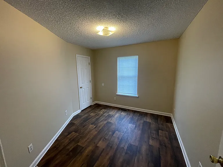 540 Indian Ave — Photo 10