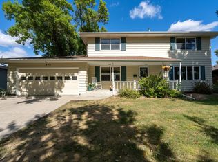 913 Park Dr S, Fargo, ND 58103