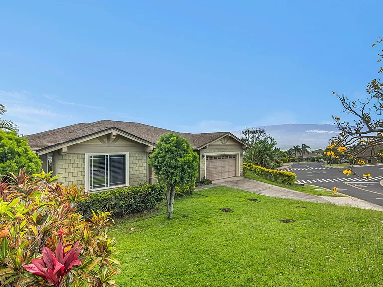 107 Kinohi Loa St — Photo 2