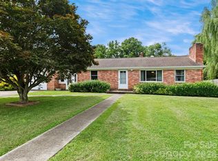 49 Hickory Tree Rd, Asheville, NC 28805